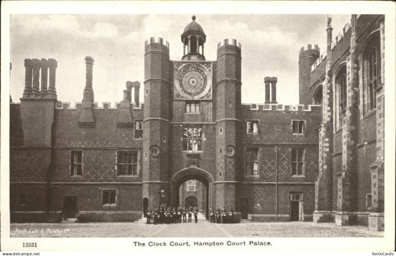 11384124 Hampton Court Palace Clock Court United Kingdom - Andere & Zonder Classificatie