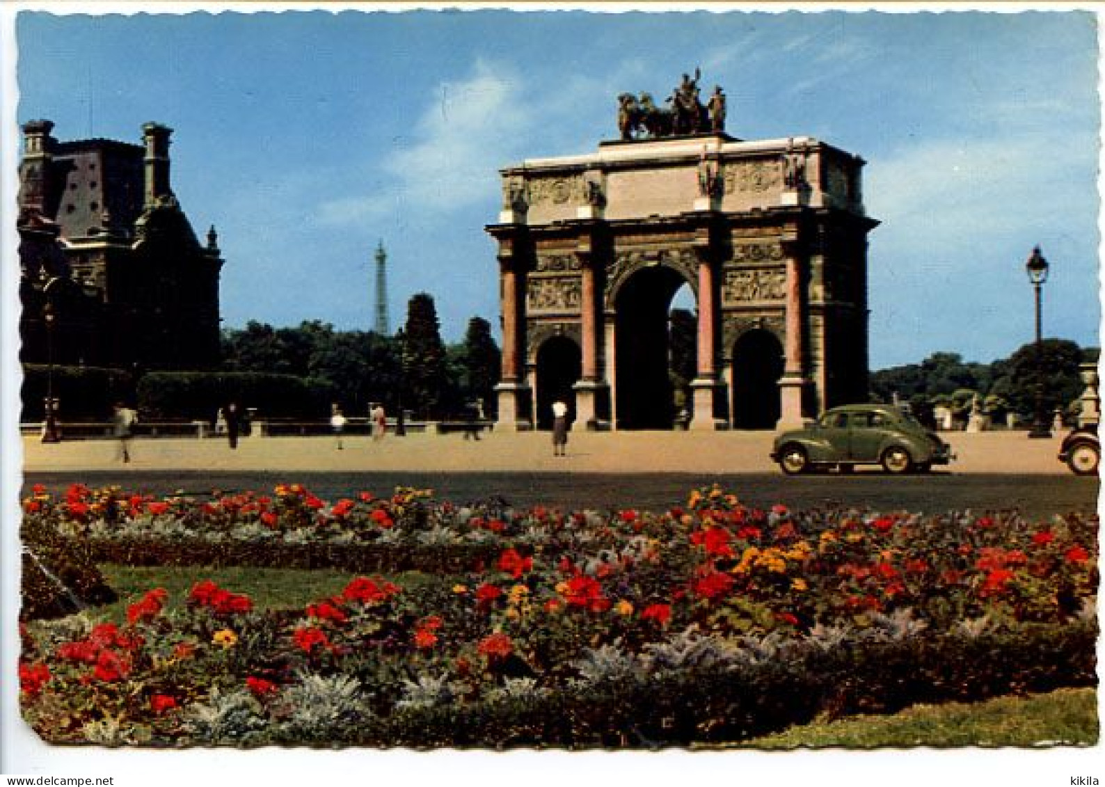 CPSM Dentelée  10.5 X 15 PARIS   L'Arc De Triomphe  Du Carroussel    Voiture 4cv Renault - Triumphbogen