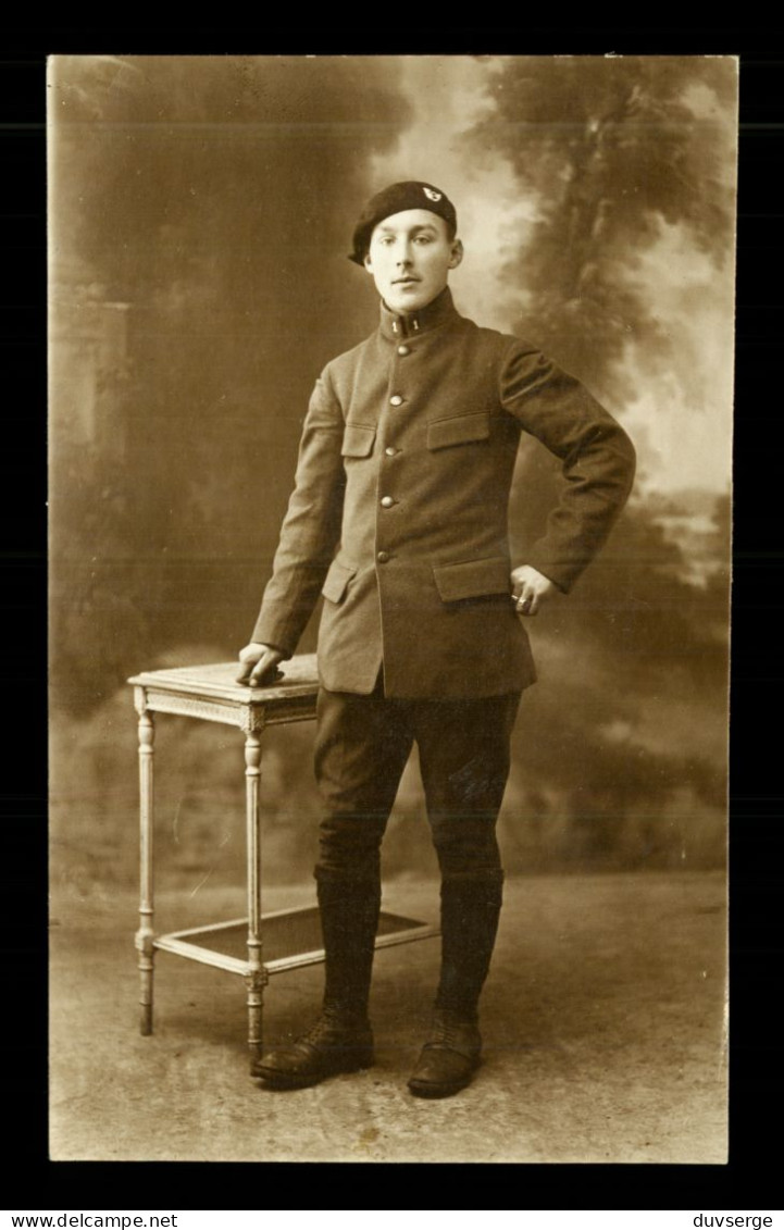 Carte Photo Militaire Soldat Du 1er Regiment Chasseur  ( Format 9cm X 14cm ) - Régiments