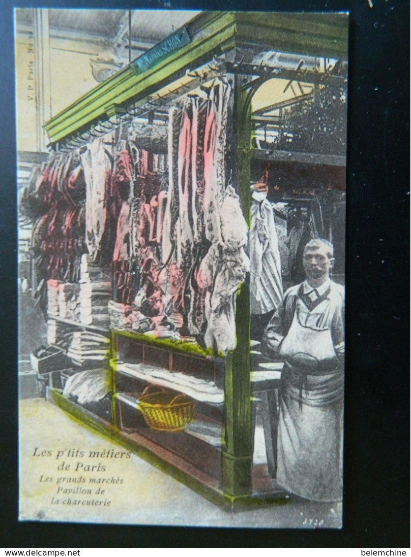 LES P'TITS METIERS DE PARIS               LES GRANDS MARCHES    PAVILLON DE LA CHARCUTERIE - Straßenhandel Und Kleingewerbe