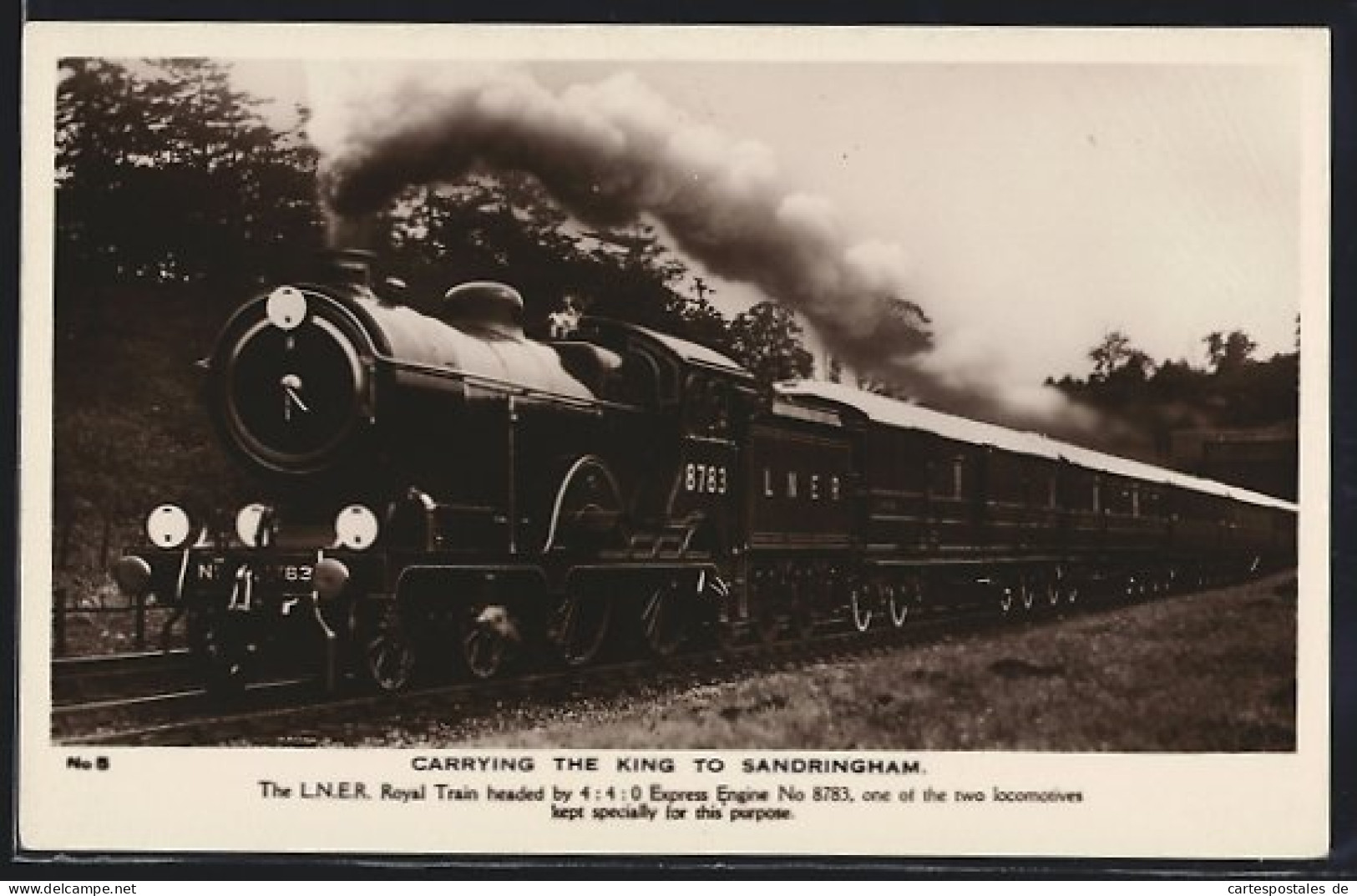 Pc The L. N. E. R. Royal Train Carrying The King To Sandringham, Englische Eisenbahn  - Trains