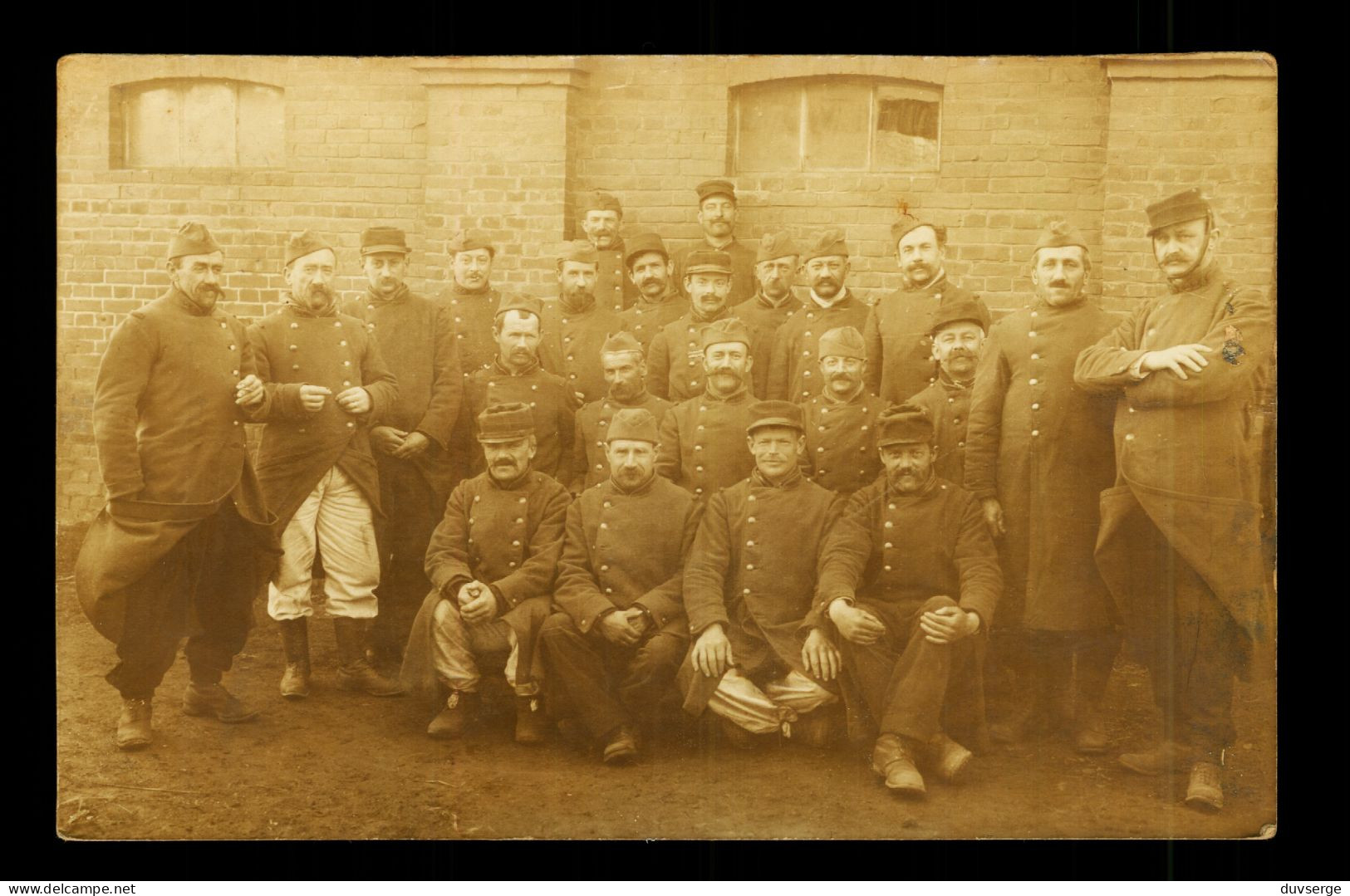 Guerre 1915 Carte Photo Militaire Soldats Du 224eme Regiment D' Infanterie  ( Format 9cm X 14cm ) - Oorlog 1914-18