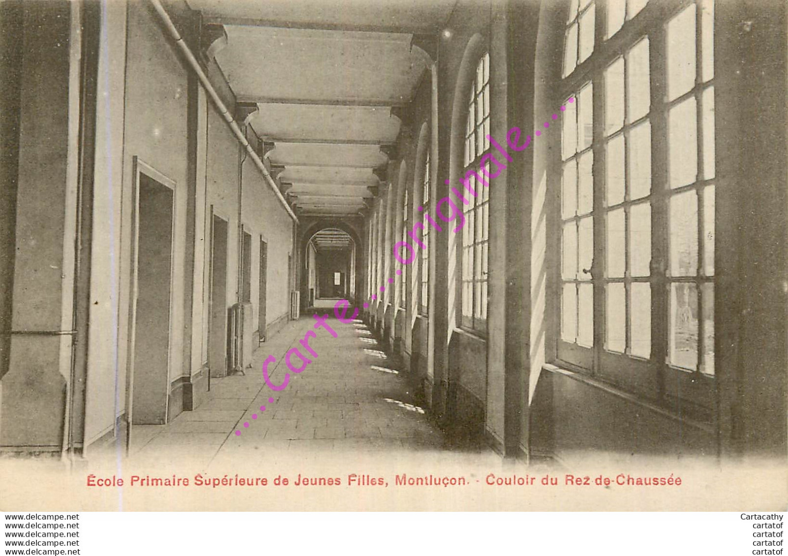 03.  MONTLUCON .  Ecole Primaire Supérieure De Jeunes Filles .  Couloir Du Rez De Chaussée . - Montlucon