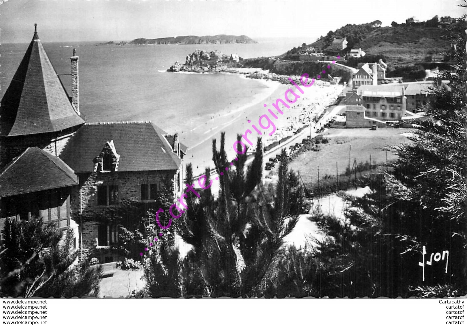 22.  PERROS GUIREC .  Plage De Trestrignel Et Pointe Du Château . - Perros-Guirec