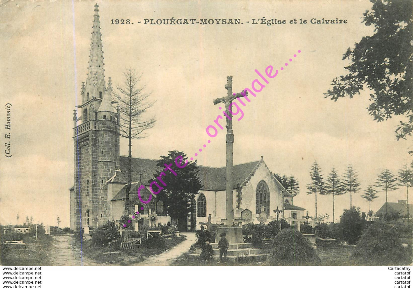 29.  PLOUEGAT MOYSAN .  Eglise Et Le Calvaire - Sonstige & Ohne Zuordnung