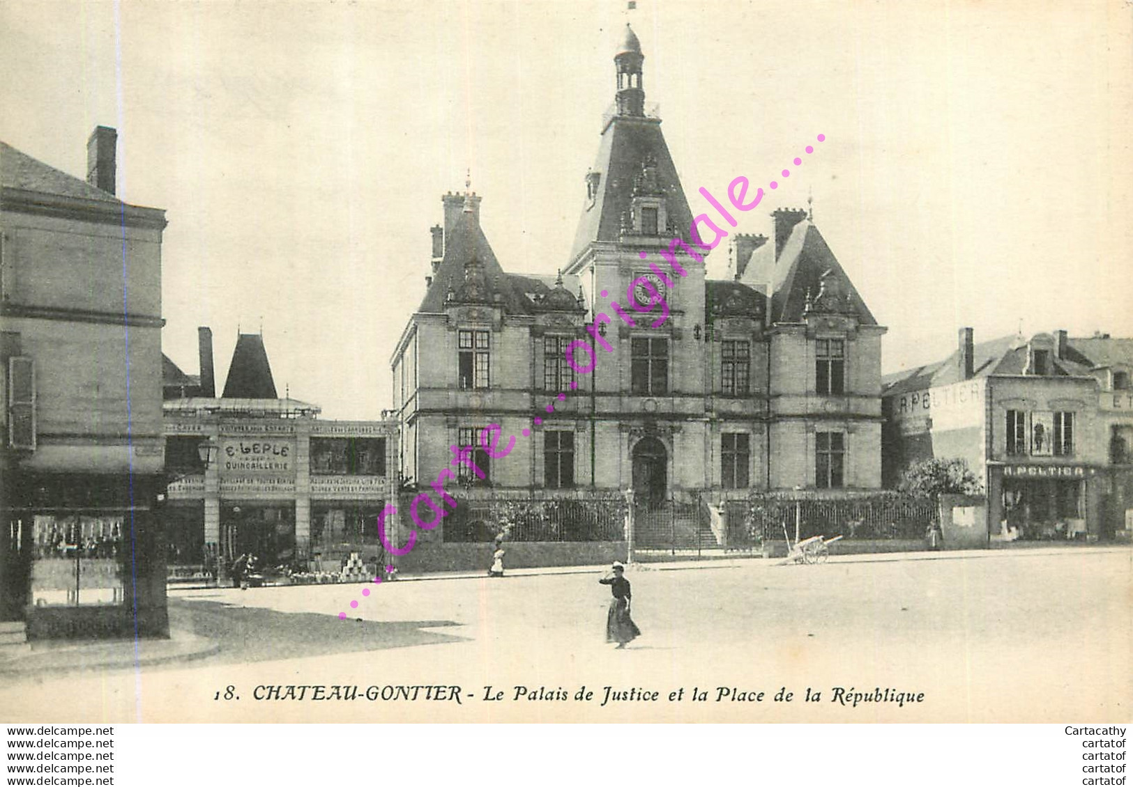 53.  CHATEAU GONTIER .  Le Palais De Justice Et La Place De La République . - Chateau Gontier