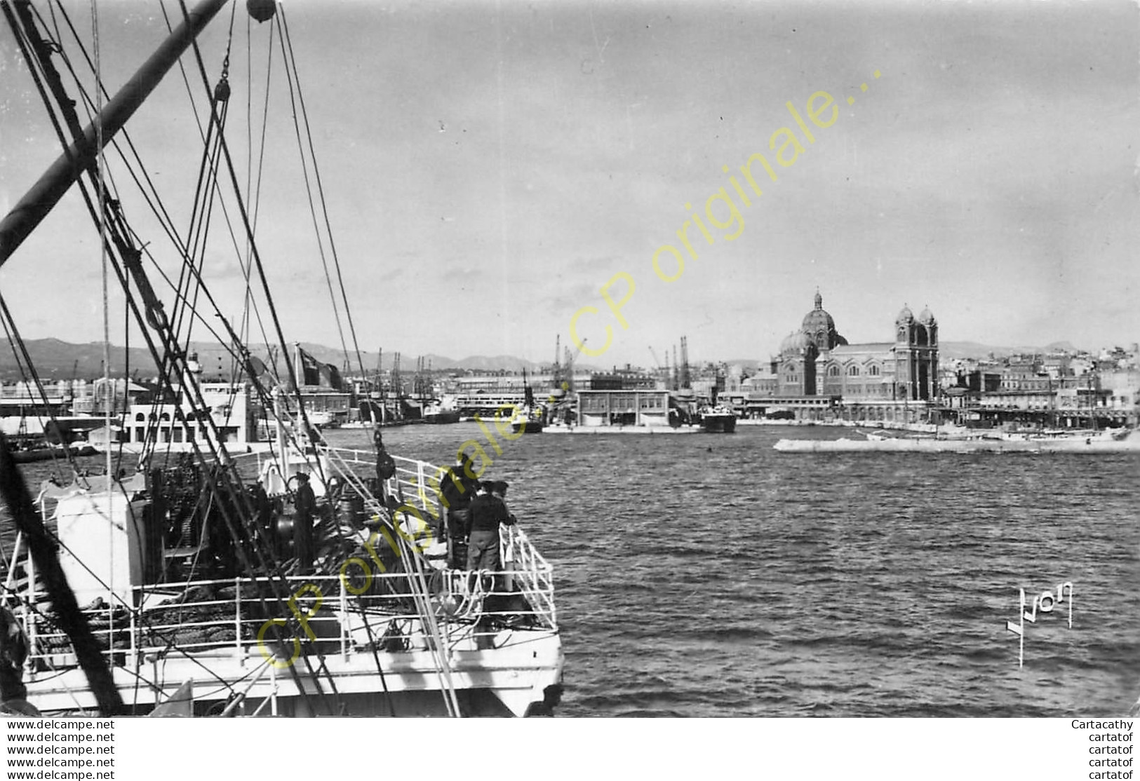 13.  MARSEILLE .  La Cathédrale Et Les Docks . - Ohne Zuordnung