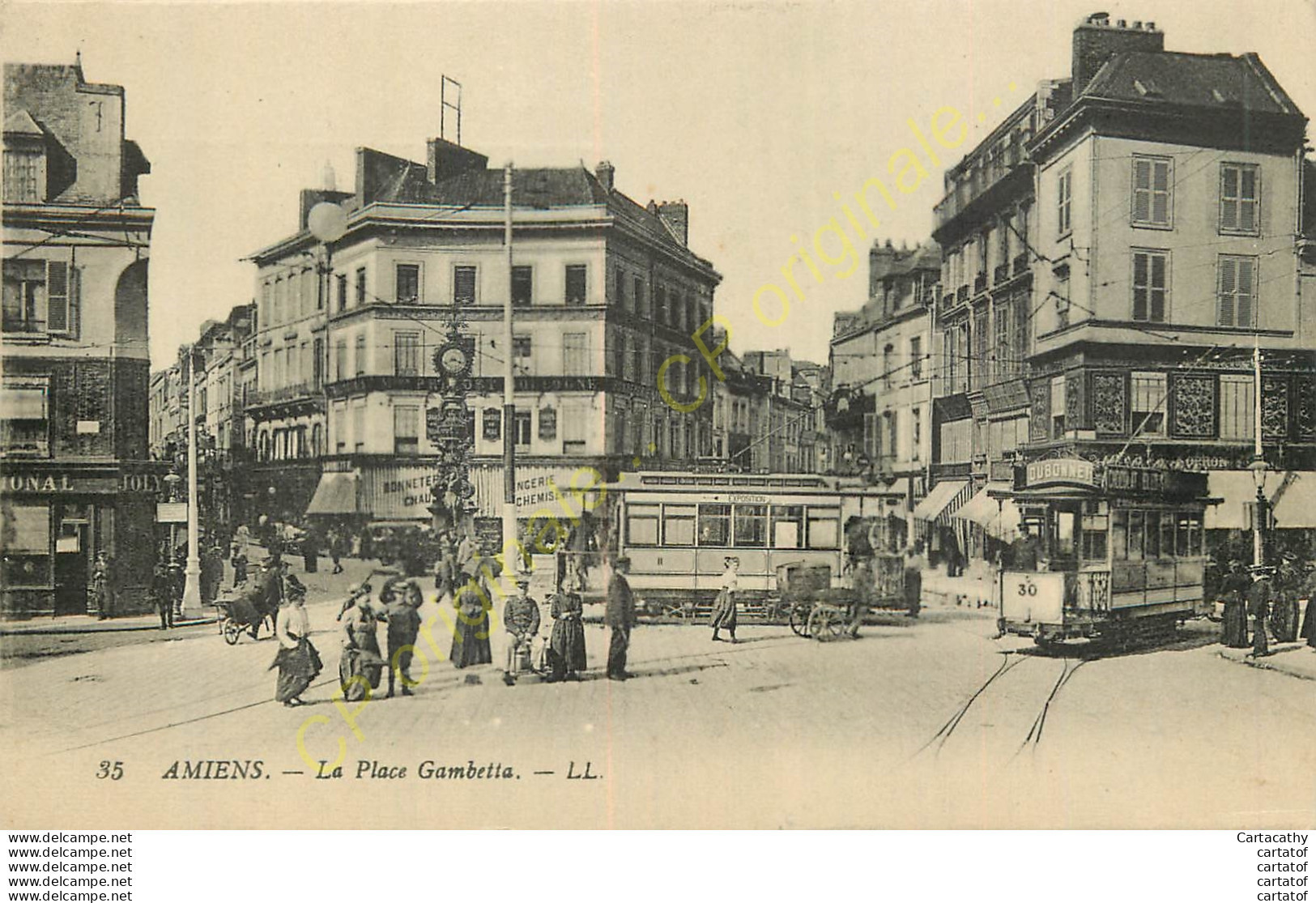 80.  AMIENS . La Place Gambetta . CPA Animée . - Amiens