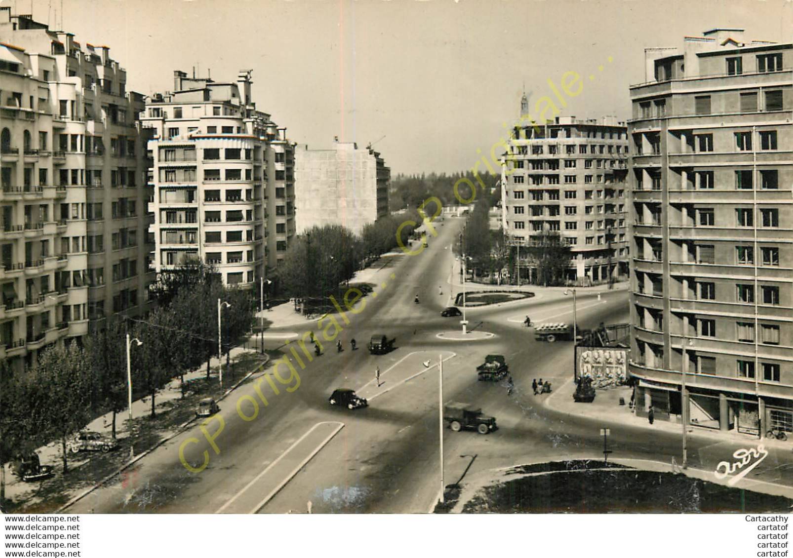 38.  GRENOBLE . Place Gustave Rivet . - Grenoble