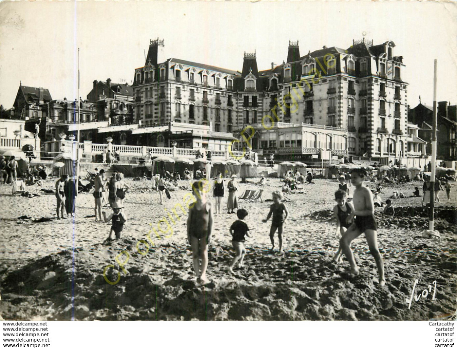 14.  HOULGATE .  La Plage Et L'hôtel Du Casino . - Houlgate