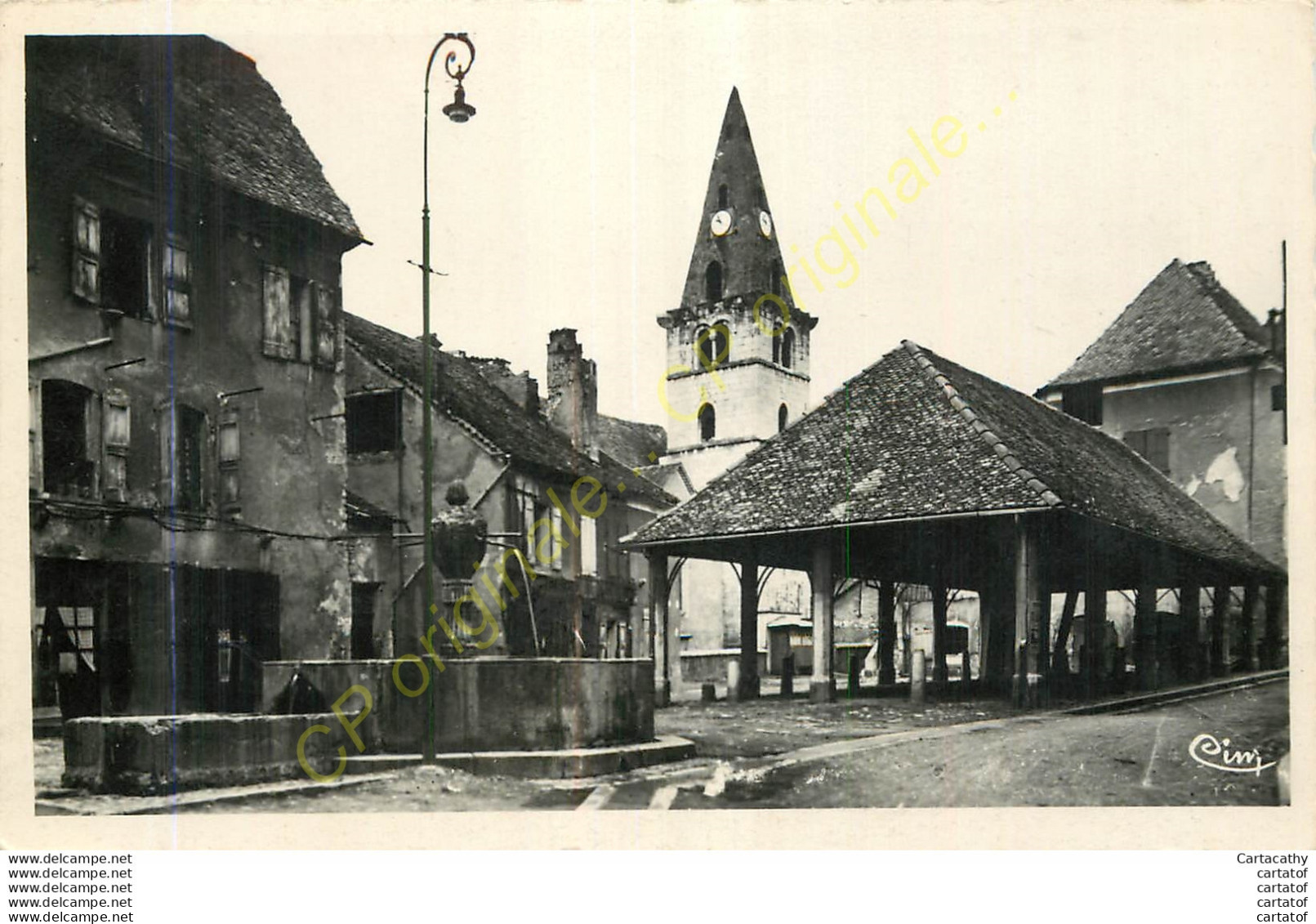 38.  MENS .  L'Eglise Et La Halle . - Mens