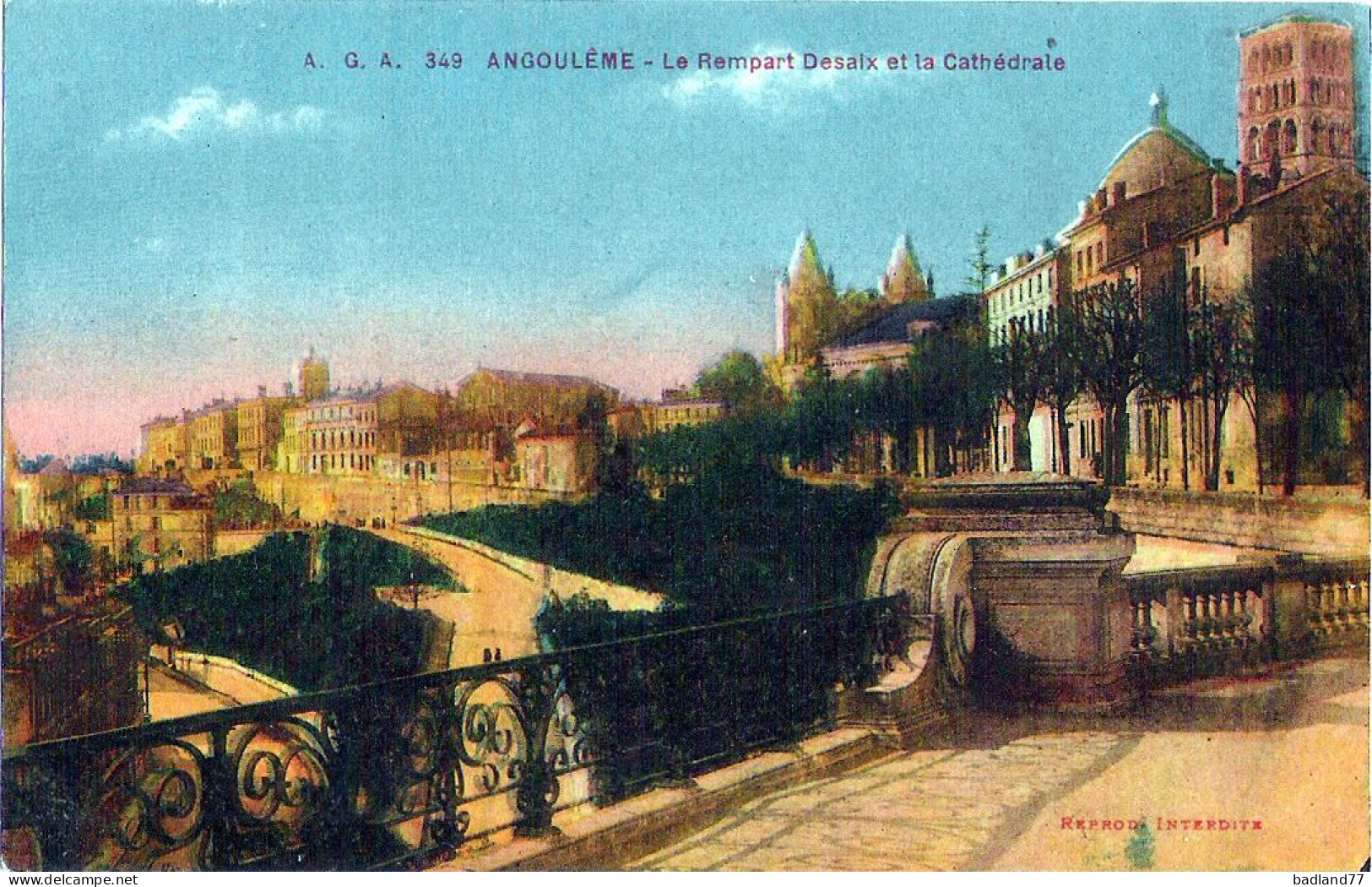 15 - ANGOULEME - Le Rempart DEsaix Et La Cathédrale - Angouleme