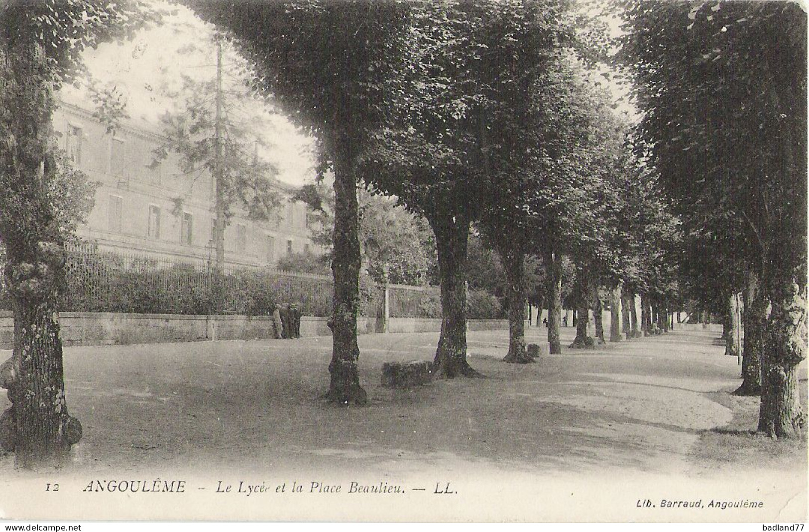15 - ANGOULEME - Le Lycée Et La Place Beaulieu - Angouleme