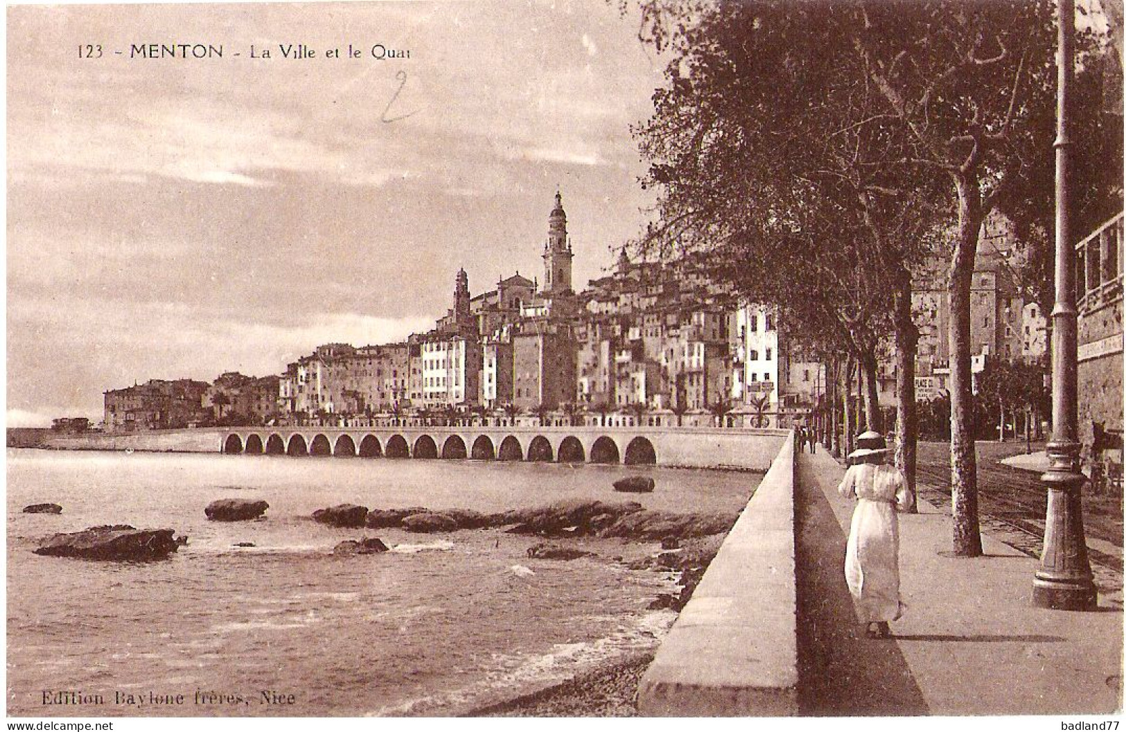 06 - MENTON - La Ville Et Le Quai - Menton