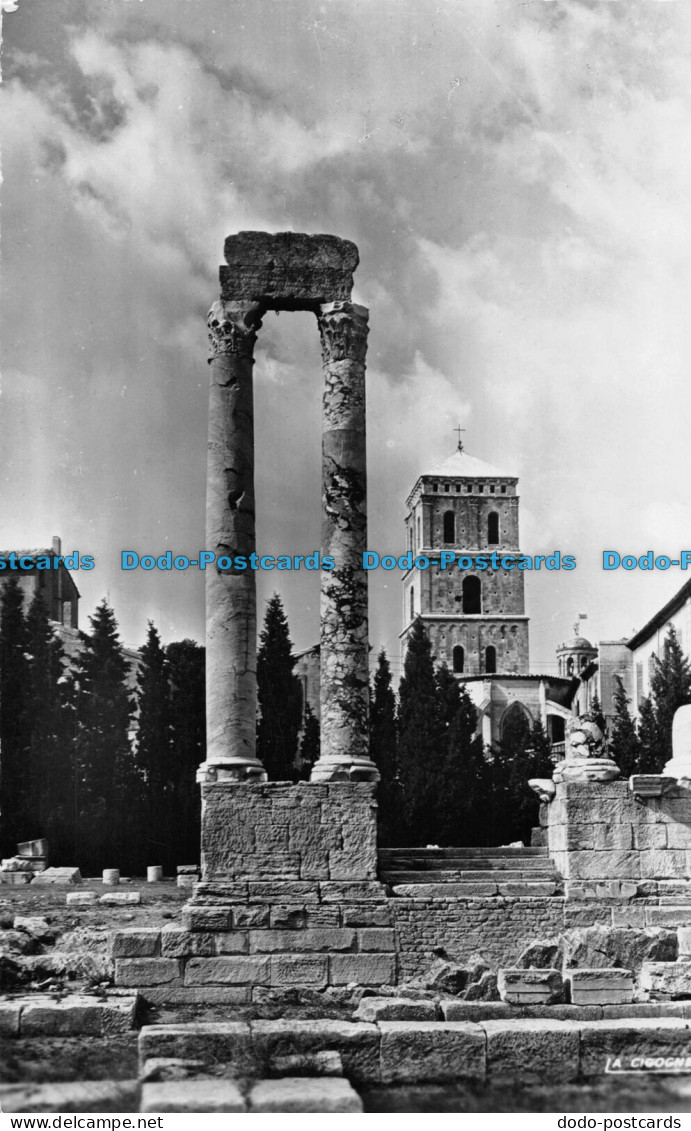 R083639 Arles. Les Colonnes Du Theatre Antique Et Le Clocher De L Eglise St. Tro - World