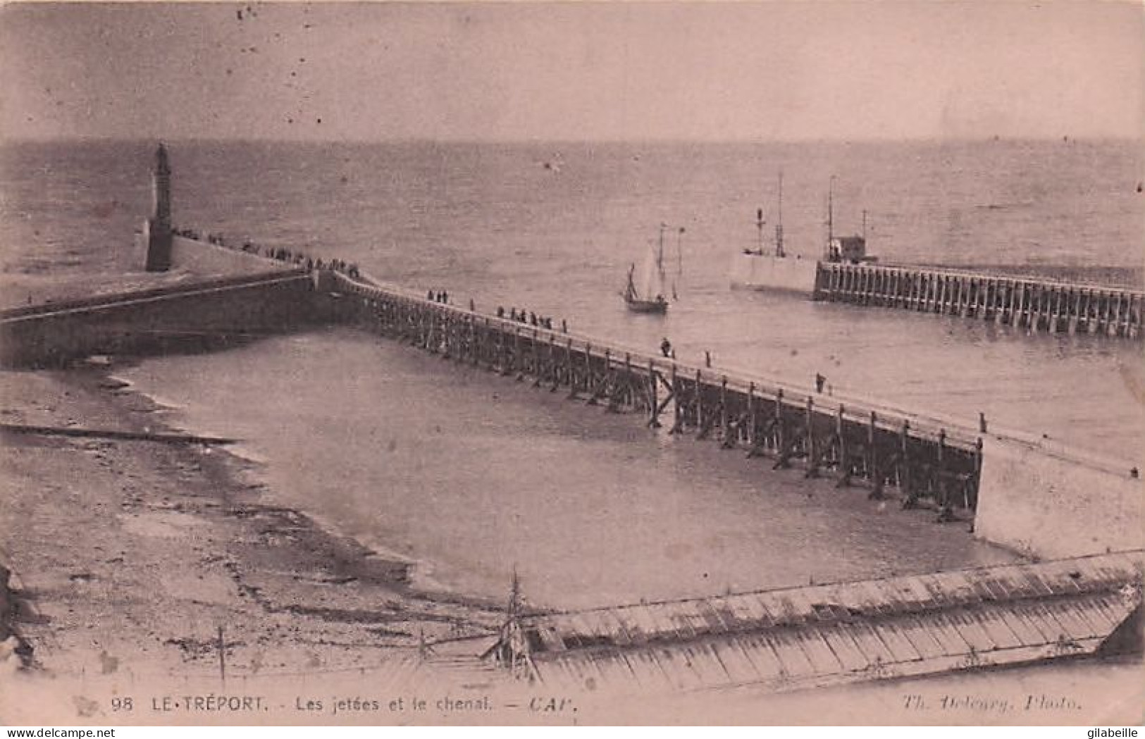 76 -  LE TREPORT - Les Jetées Et Le Chenal - 1921 - Le Treport