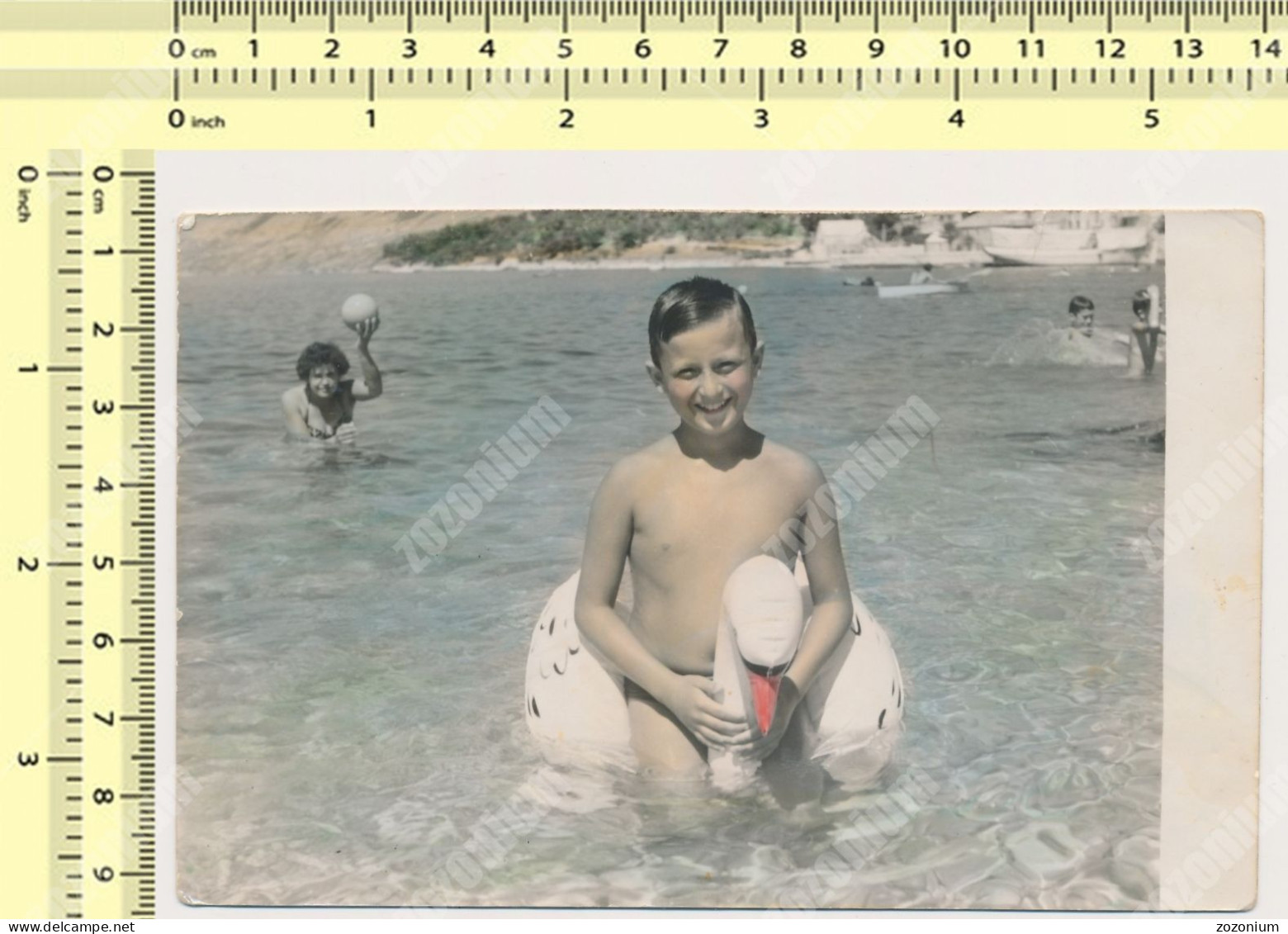 REAL PHOTO Boy Sitting On Inflatable Swan On Beach Garcon Assise Sur Cygne Gonflable Plage Colored Photo SNAPSHOT - Anonieme Personen