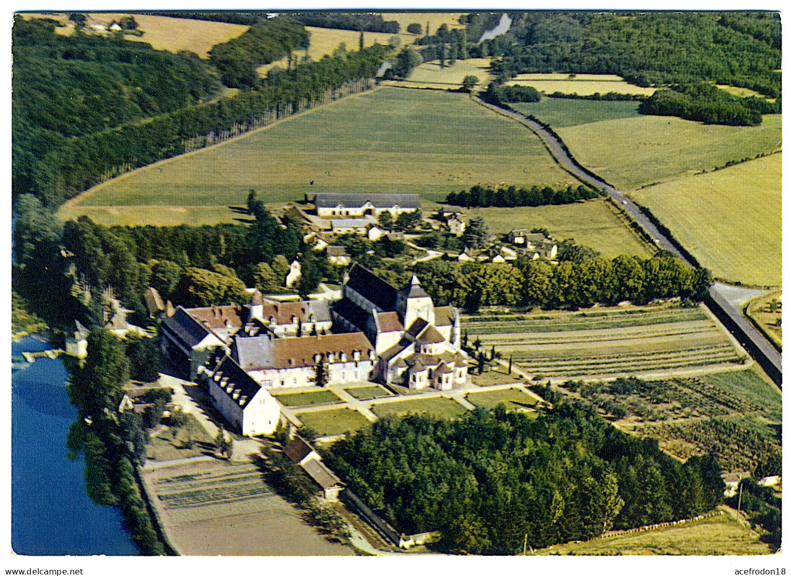 FONTGOMBAULT - Abbaye Notre-Dame - Vue Générale Aérienne - Autres & Non Classés