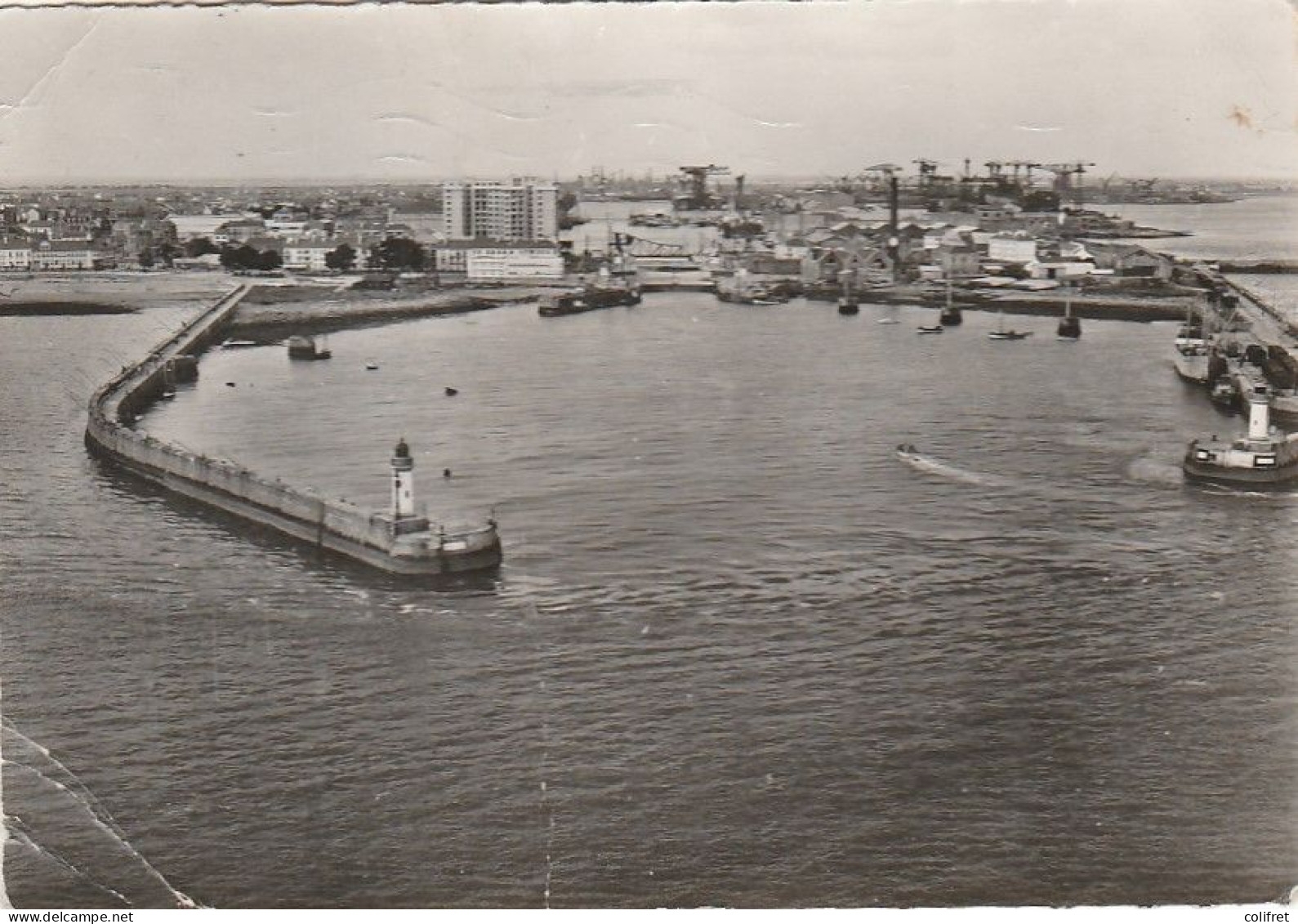 44 - St-Nazaire  -  Le Port Et Le Building - Saint Nazaire