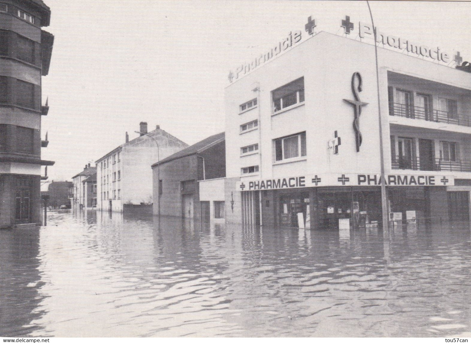 UCKANGE  -  THIONVILLE  -  MOSELLE  -  (57)  -  POCHETTE  -  SOUVENIRS  -  INONDATIONS  DU  11  AVRIL   1983.