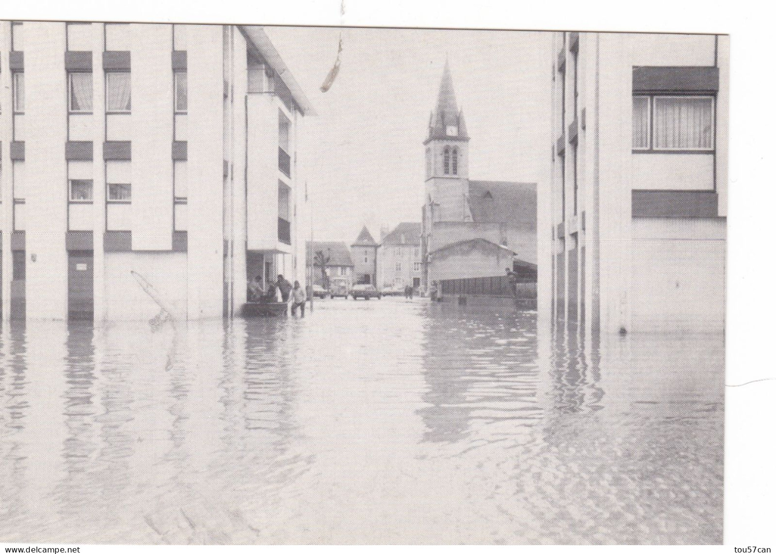 UCKANGE  -  THIONVILLE  -  MOSELLE  -  (57)  -  POCHETTE  -  SOUVENIRS  -  INONDATIONS  DU  11  AVRIL   1983.