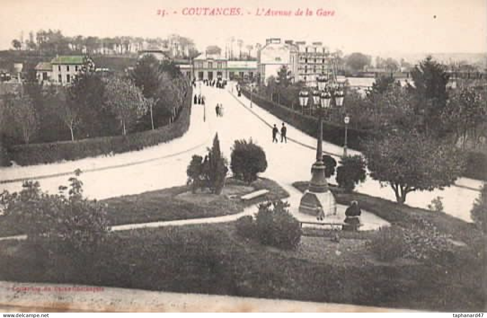 . 50 . COUTANCES . L'Avenue De La Gare . - Coutances