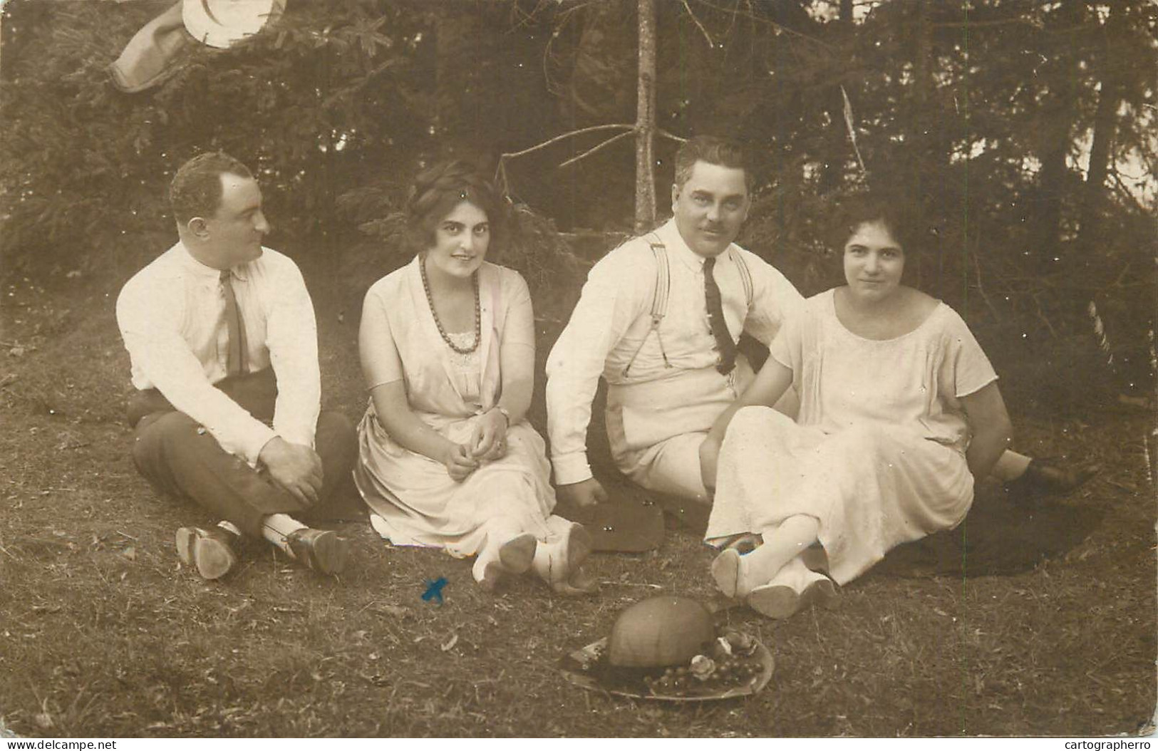 Social History Souvenir Vintage Photo Postcard Elegance Couple Picnic - Photographie