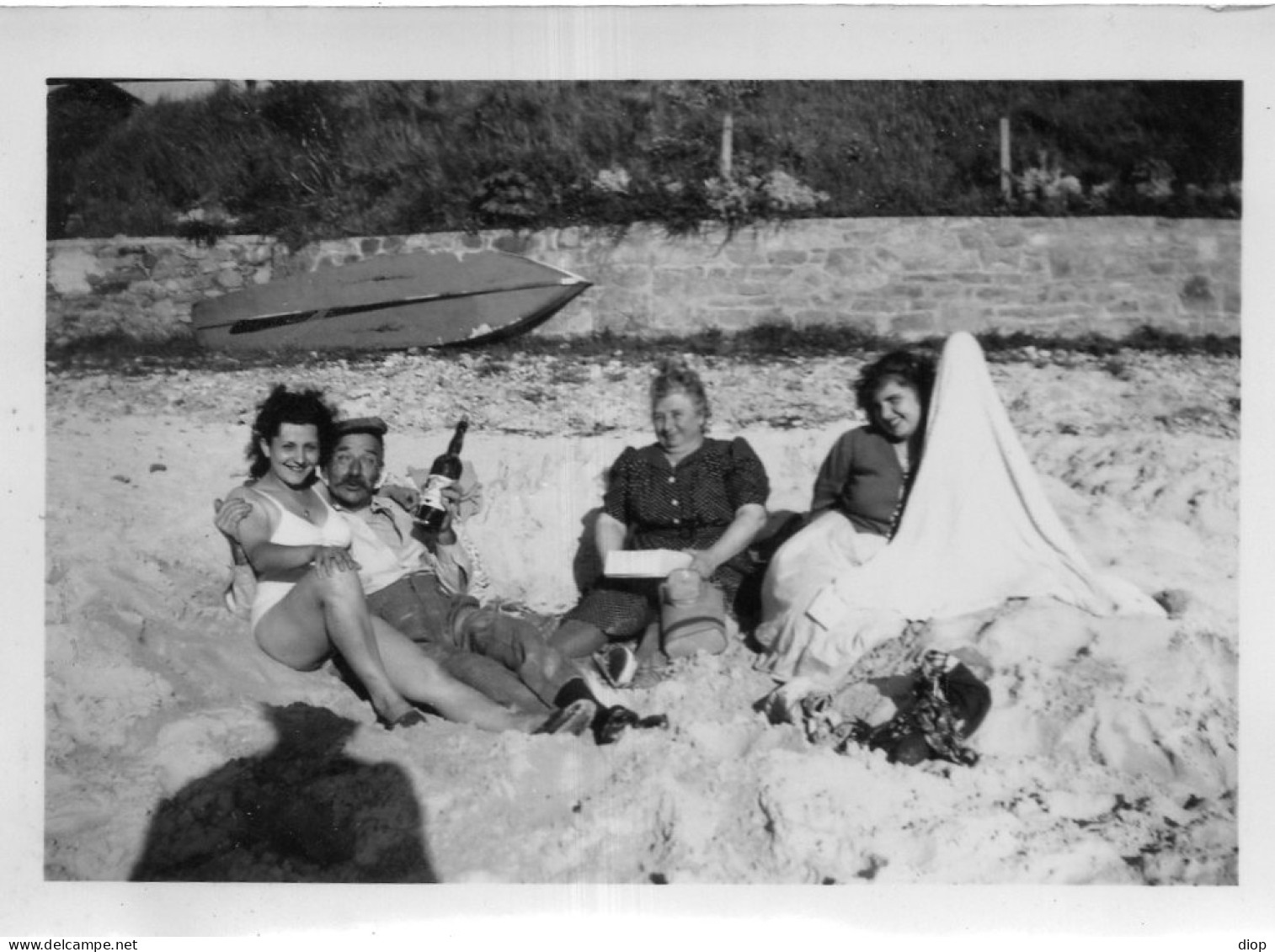 Photo Vintage Paris Snap Shop -groupe Femme Homme Plage Bi&egrave;re   - Anonyme Personen