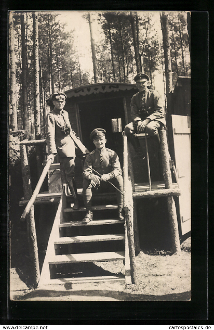 AK Soldaten In Uniform Im Schützengraben  - Guerre 1914-18