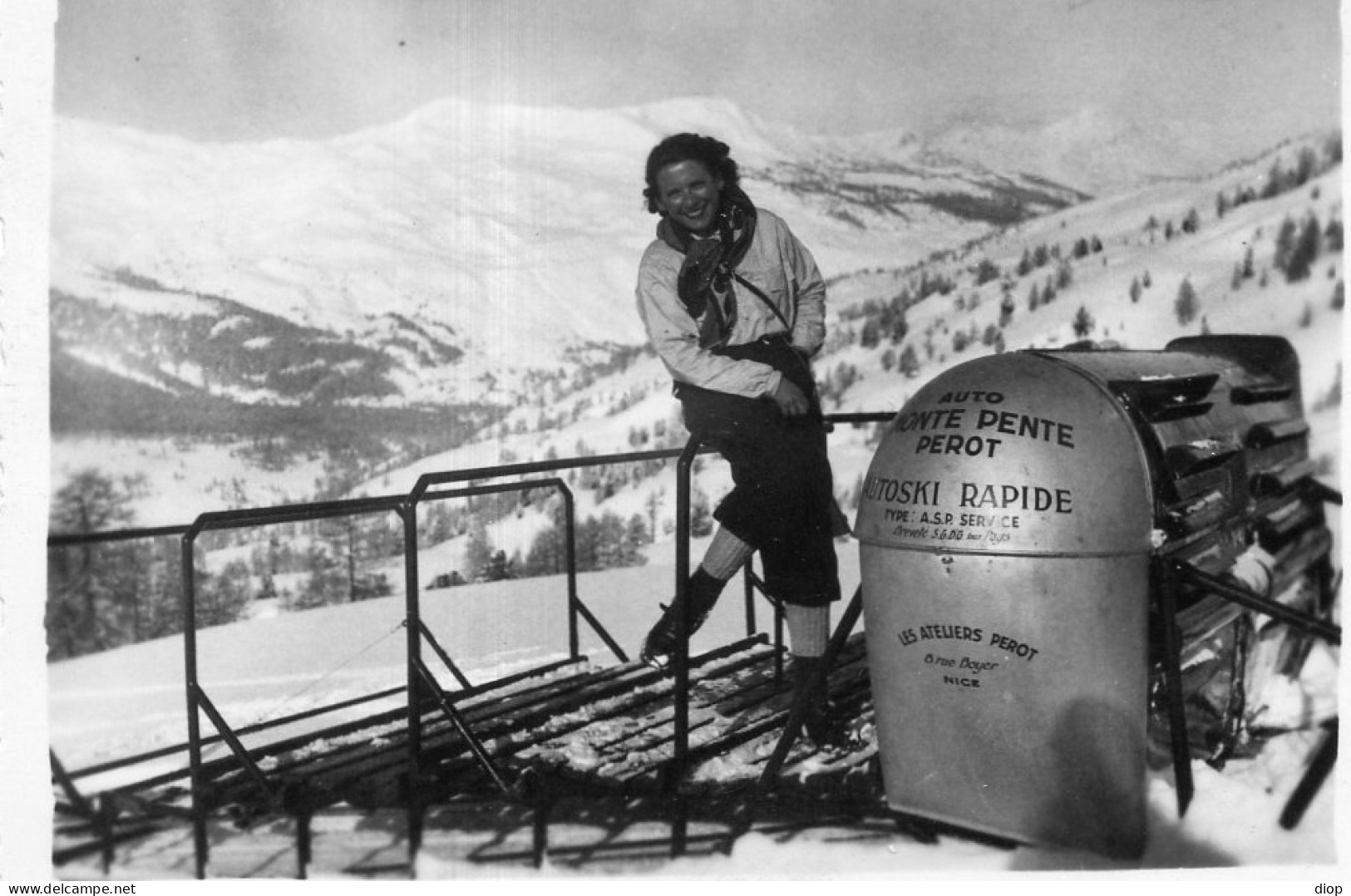 Photo Vintage Paris Snap Shop - Femme Auto-sky Neige Montagne  - Autres & Non Classés