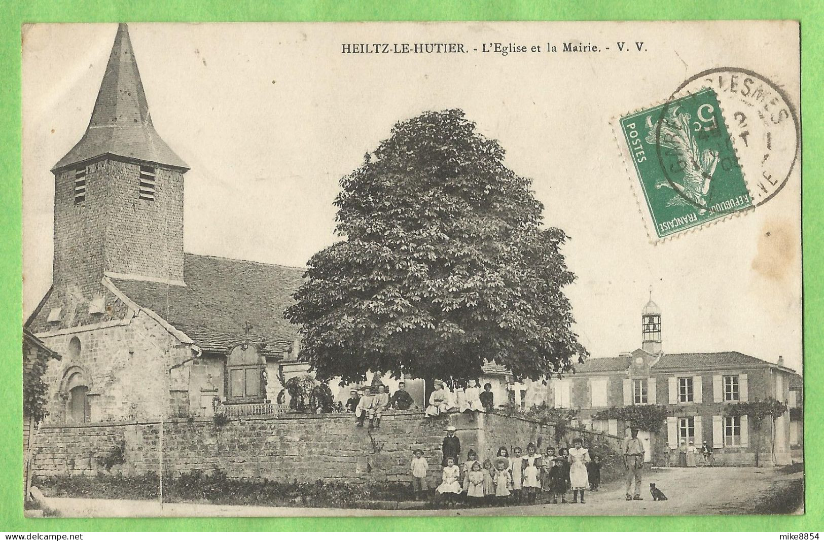 A171  CPA  HEILTZ-LE-HUTIER   (Marne)   L'Eglise Et La Mairie -  Enfants   +++++++++++ - Other & Unclassified