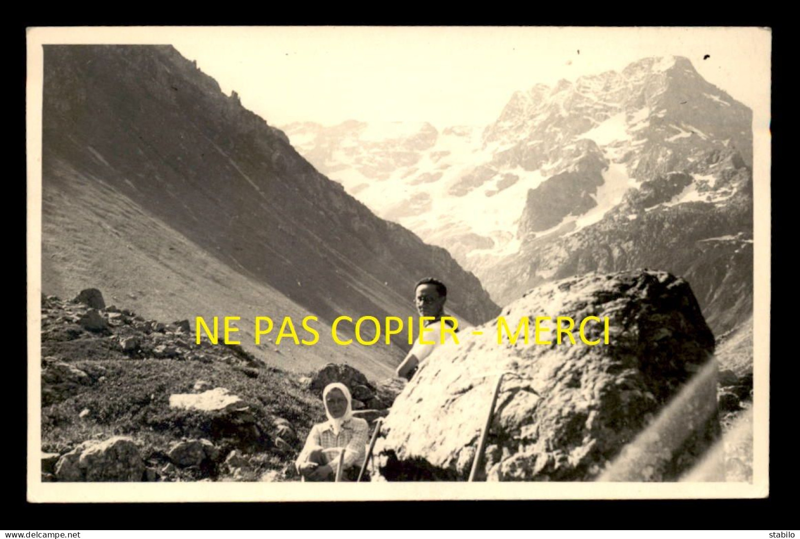 VALLOMPIERRE (HAUTES-ALPES) - JUIN 1945 - MONTAGNE - FORMAT 13.5 X 9 CM - Places