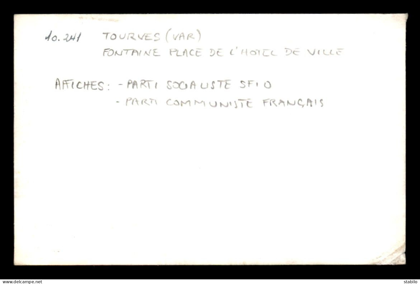 TOURVES (VAR) - FONTAINE PLACE DE L'HOTEL DE VILLE - AFFICHES : PARTI SOCIALISTE SFIO - PARTI COMMUNISTE - FORMAT 9X14  - Lugares