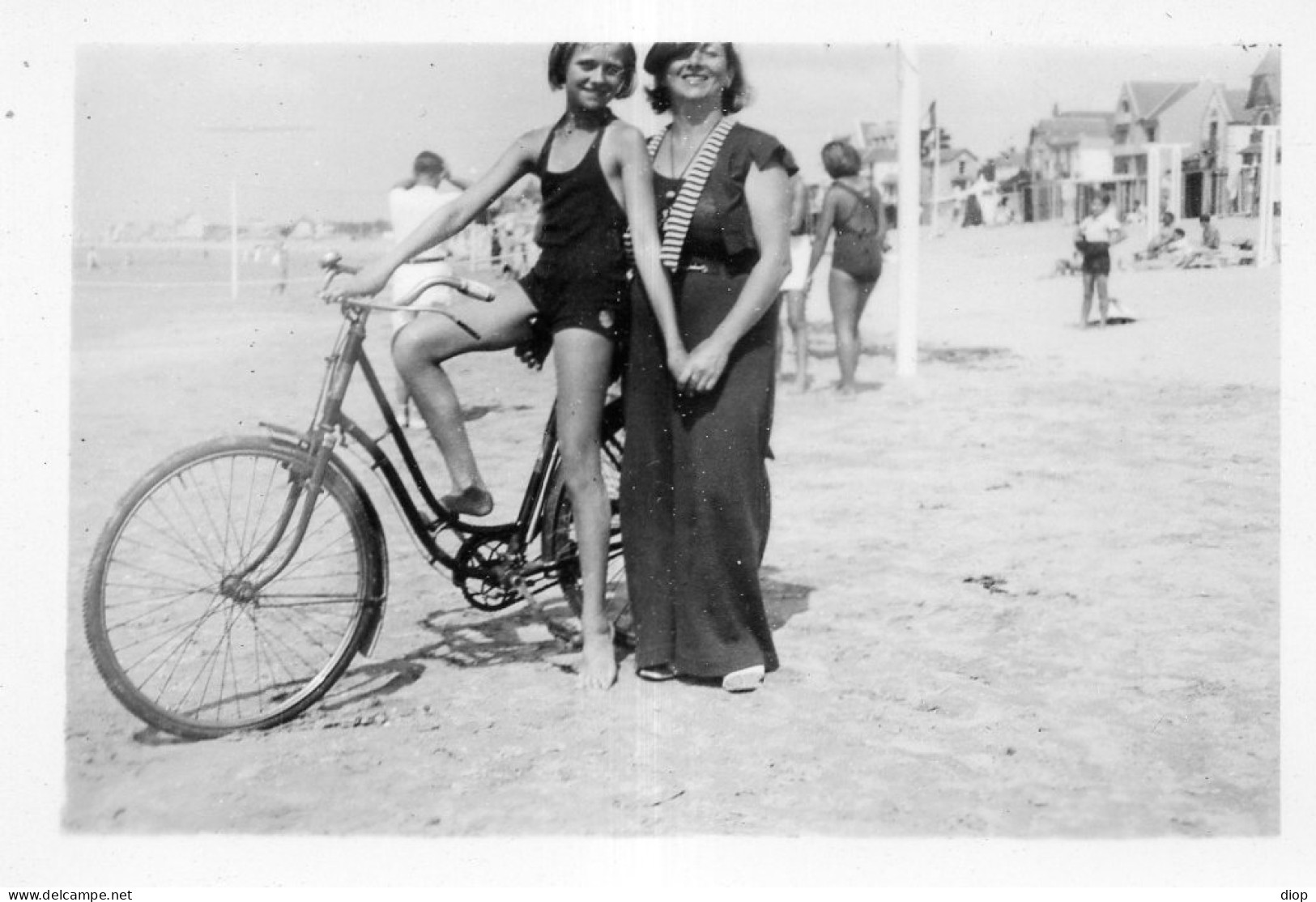 Photo Vintage Paris Snap Shop - Femme Bicyclette Velo Bicycle Plage Beach - Altri & Non Classificati