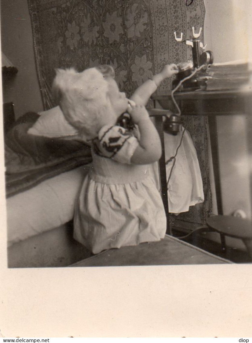 Photo Vintage Paris Snap Shop - Enfant Child T&eacute;l&eacute;phone Phone - Anonyme Personen