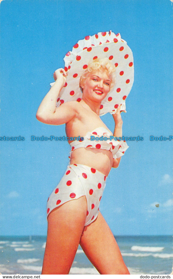 R083721 On Parade At The Beach. Bunny Yeager. Dexter - World
