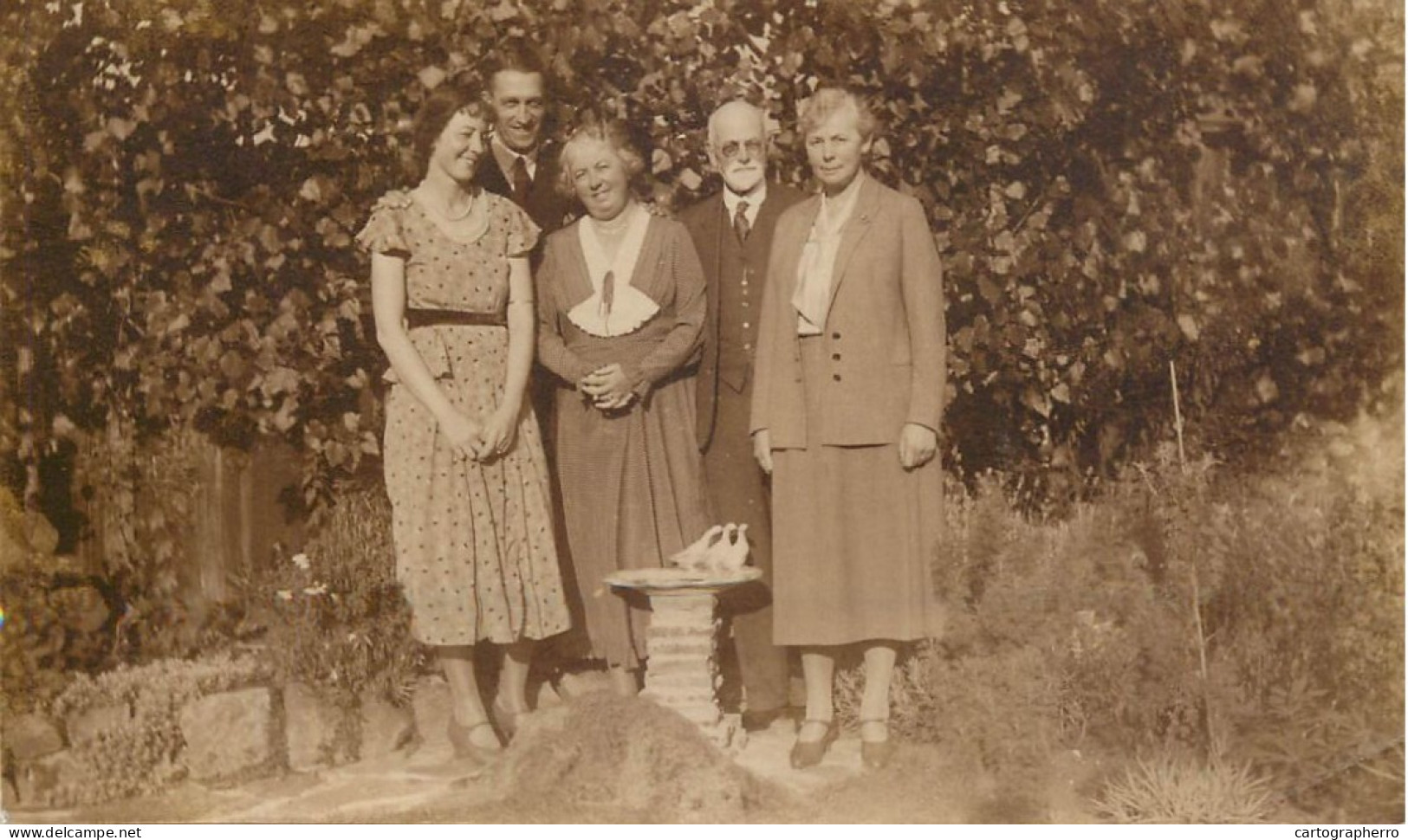 Social History Souvenir Vintage Photo Postcard Couples In Nature - Photographie