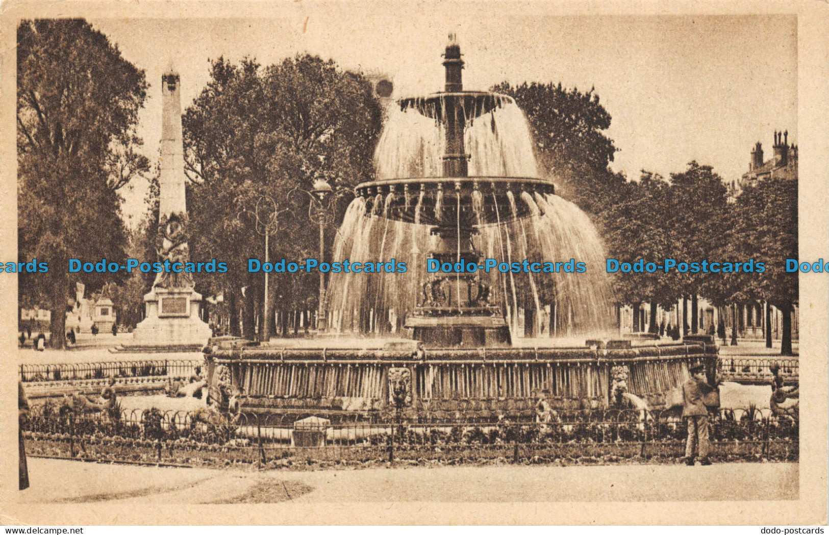 R084066 Nancy. Place Et Monument Carnot. Le Jet D Eau Et Le Cours Leopold. Statu - World