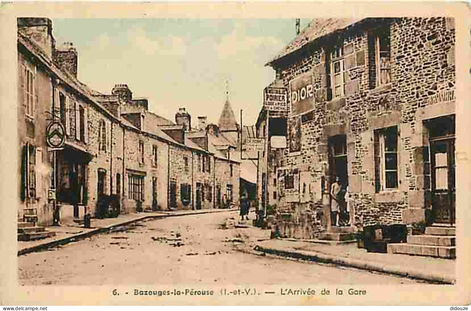 35 - Bazouges La Pérouse - L'Arrivée De La Gare - Animée - CPA - Voir Scans Recto-Verso - Autres & Non Classés