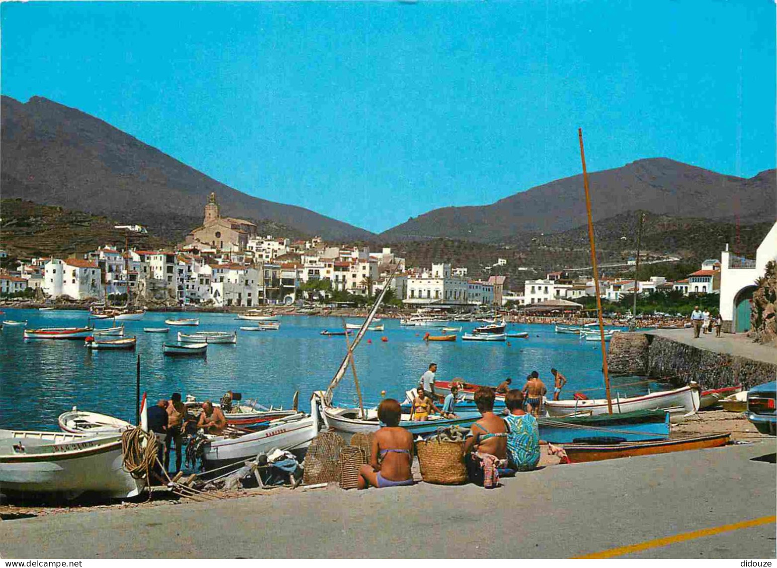 Espagne - Espana - Cataluna - Costa Brava - Cadaques - Vista General - Vue Générale - Femme En Maillot De Bain - CPM - V - Gerona