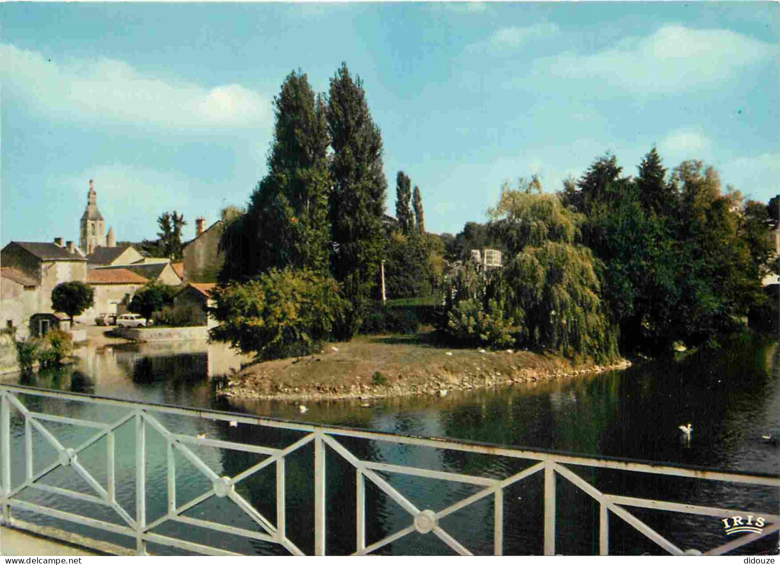 86 - Civray - Les Bords De La Charente Et Ile Du 14 Juillet - CPM - Carte Neuve - Voir Scans Recto-Verso - Civray