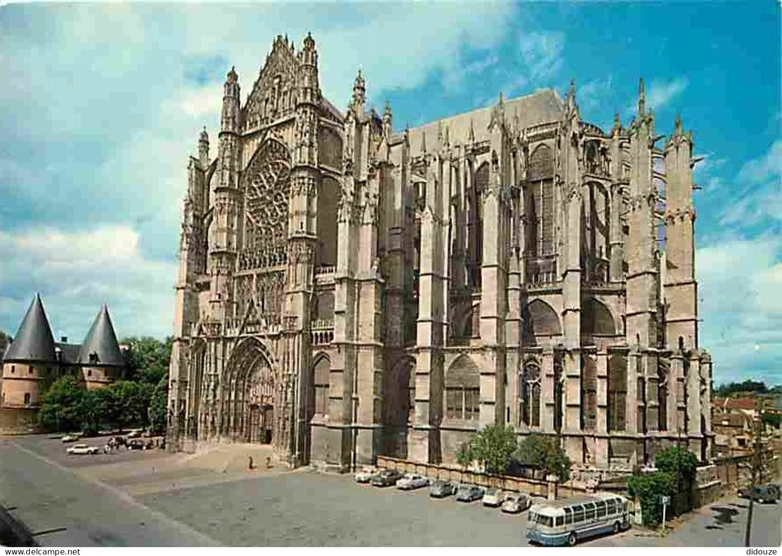 60 - Beauvais - La Cathédrale Saint Pierre - Automobiles - Bus - Carte Neuve - CPM - Voir Scans Recto-Verso - Beauvais