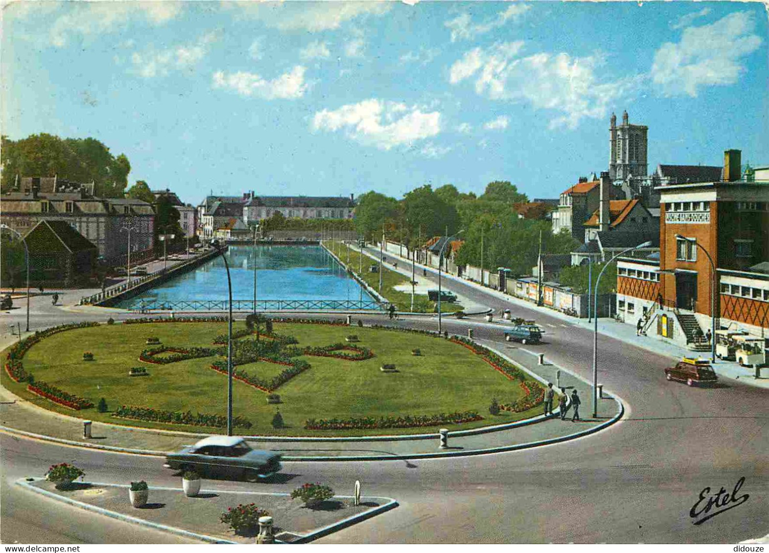 10 - Troyes - Place Du Vouldy - Le Canal De La Haute-Seine Et La Piscine - Au Fond La Tour De La Cathédrale Saint-Pierre - Troyes