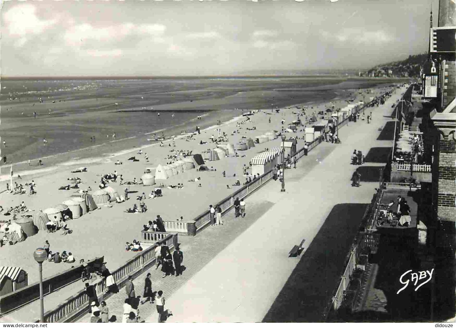 14 - Cabourg - La Plage - Scènes De Plage - Animée - Carte Dentelée - CPSM Grand Format - Voir Scans Recto-Verso - Cabourg