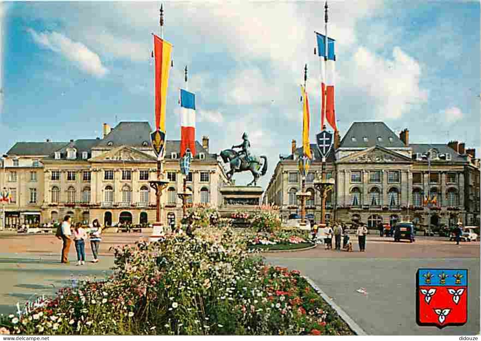 45 - Orléans - Place Du Martroi - Statue équestre De Jeanne D'Arc - Blasons - CPM - Voir Scans Recto-Verso - Orleans