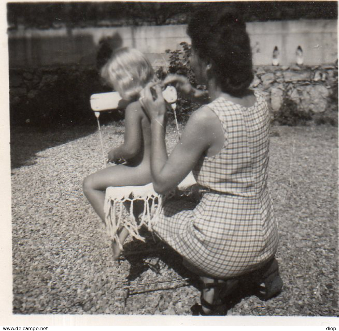 Photo Vintage Paris Snap Shop - Enfant Jardin Femme Coiffure - Personnes Anonymes