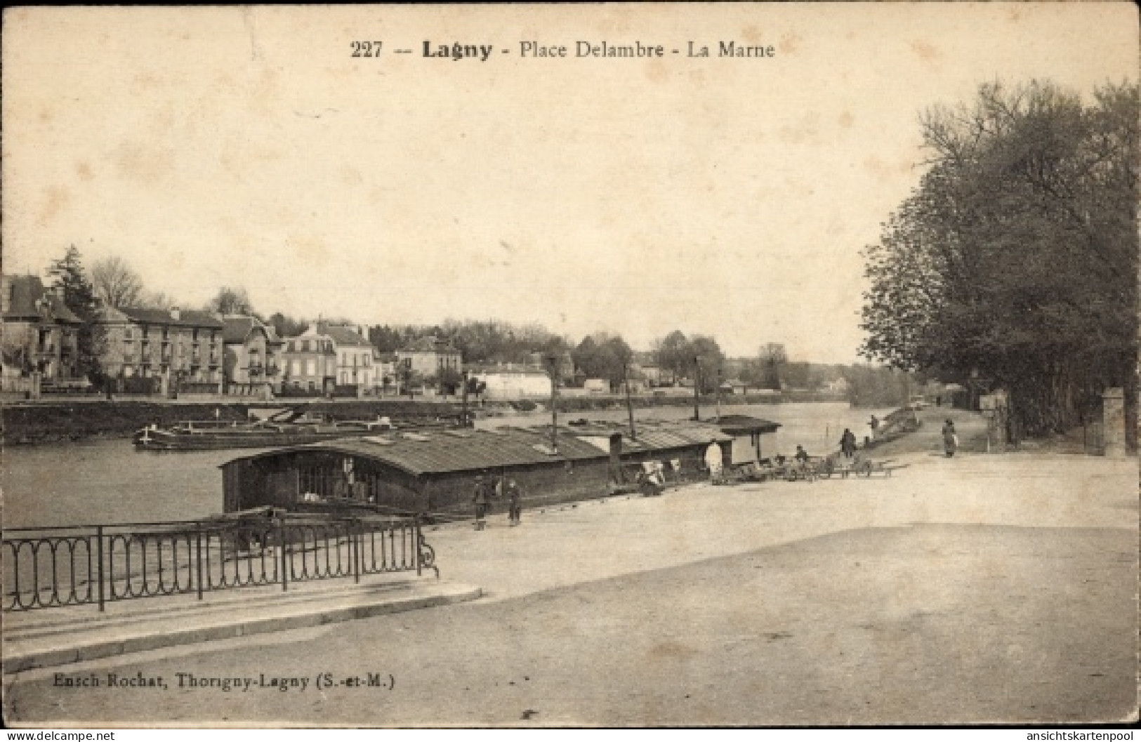 CPA Lagny Seine Et Marne, Place Delambre, La Marne - Otros & Sin Clasificación