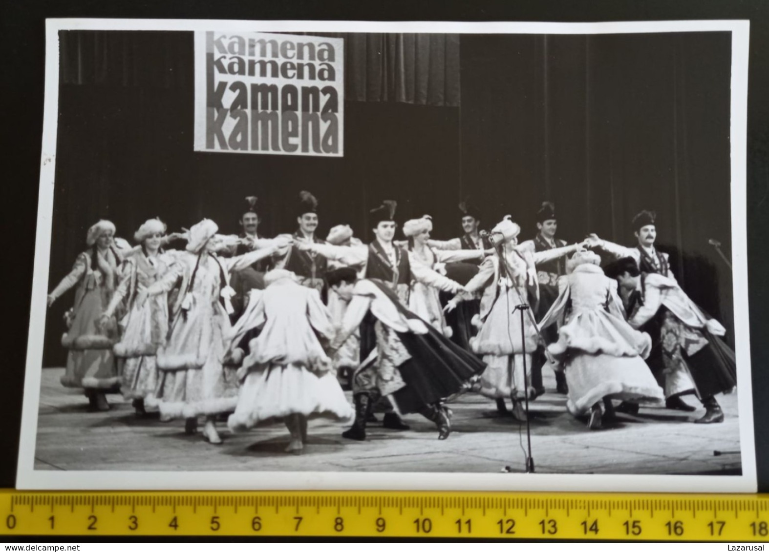 #21   LARGE PHOTO - MAN AND WOMAN DANCE - DANCING IN POLISH NATIONAL  COSTUMES - POLAND - Personnes Anonymes