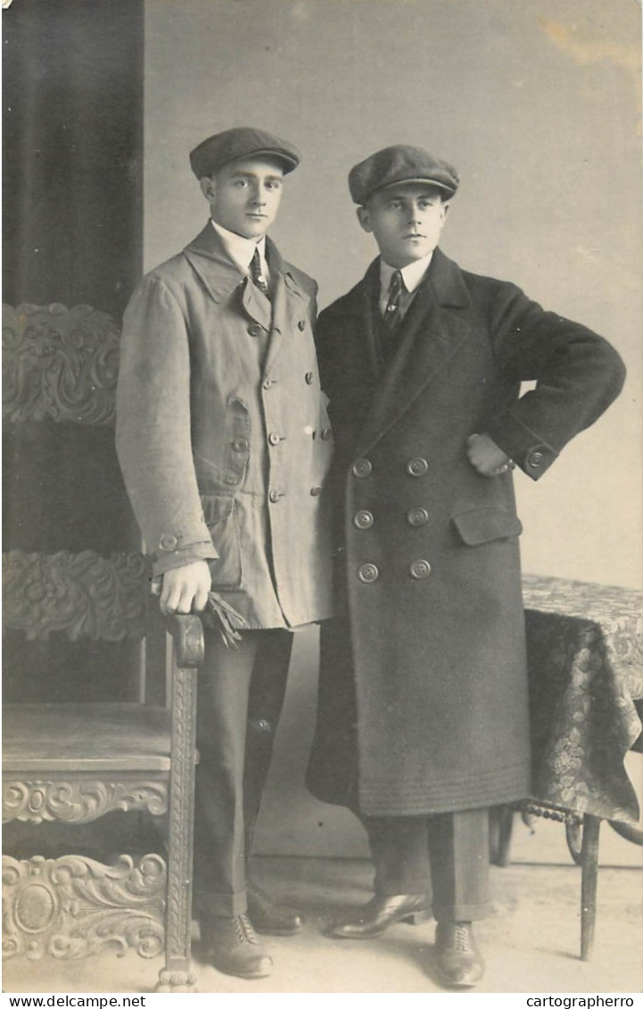 Social History Souvenir Real Photo Elegant Young Men Hats - Fotografía