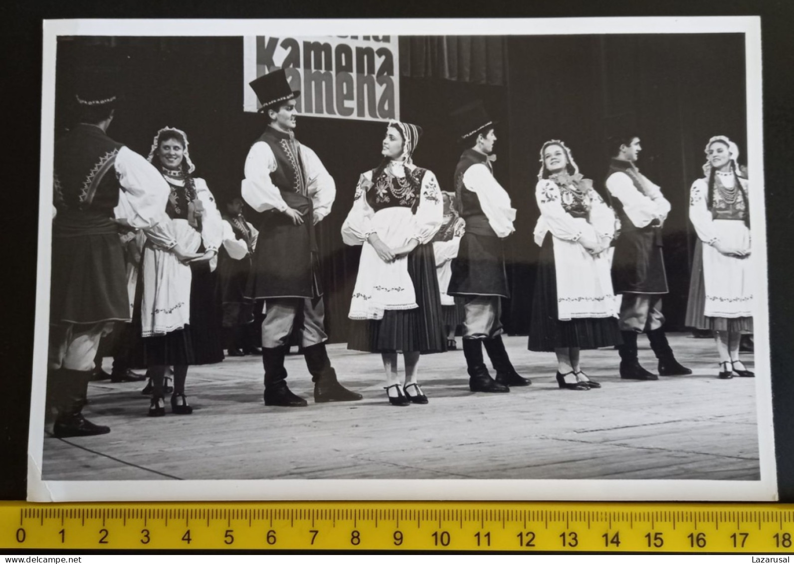 #21   LARGE PHOTO -  MAN AND WOMAN DANCE - DANCING IN POLISH NATIONAL  COSTUMES - POLAND - Anonymous Persons